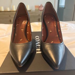 Coach Waverly Pump Size 7 New in Box
G1814 Black